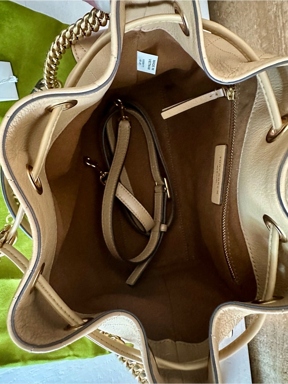 Tory Burch Beige Quilted Leather Drawstring Bucket Bag with Gold Chain - Picture 6 of 7
